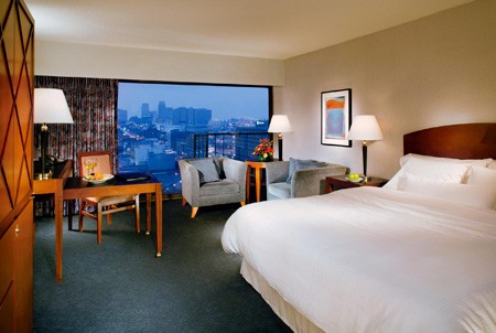 Best Luxury & 5 Star Hotels In Kansas City